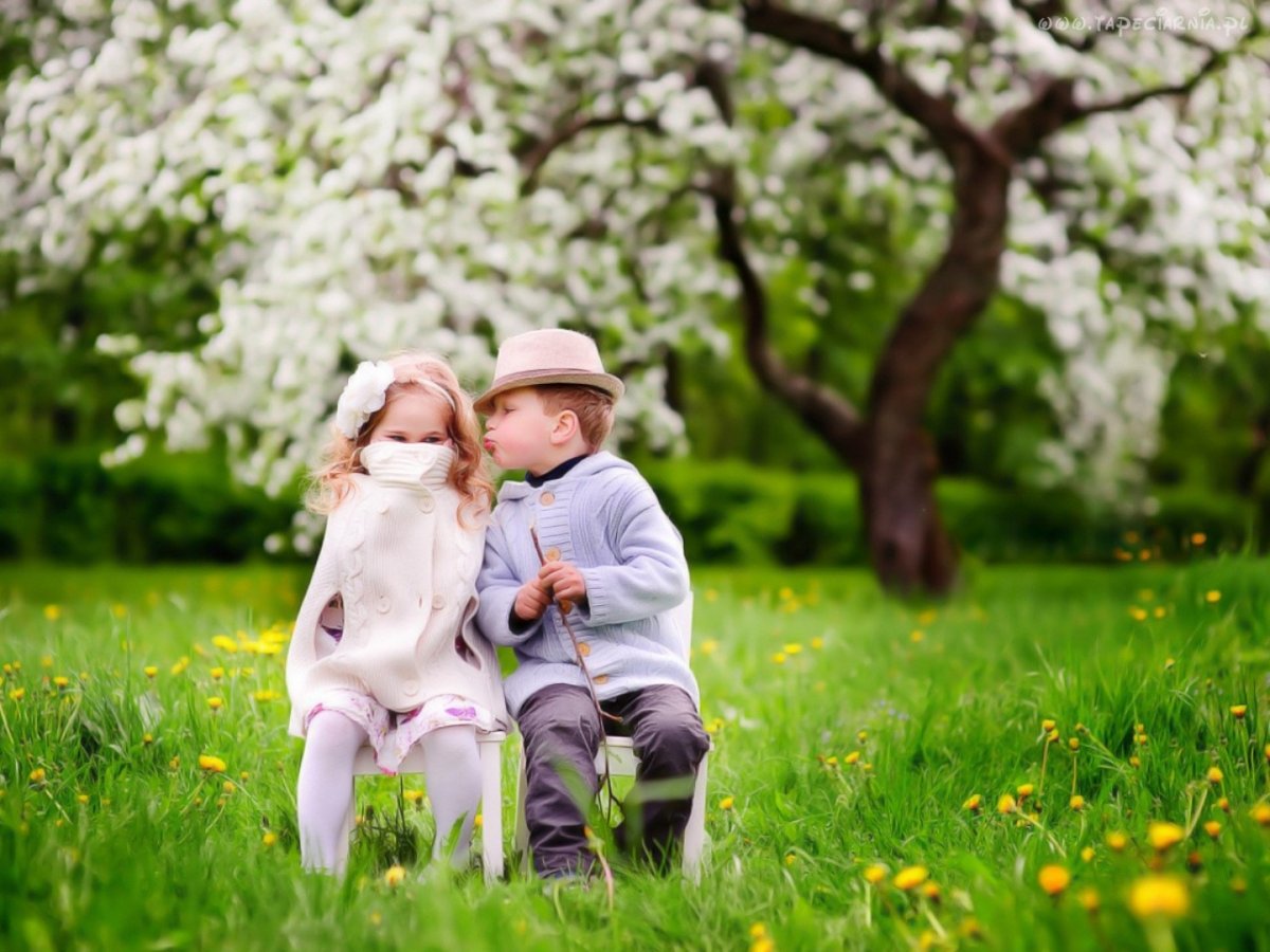 Весенние фотосессии детей на природе