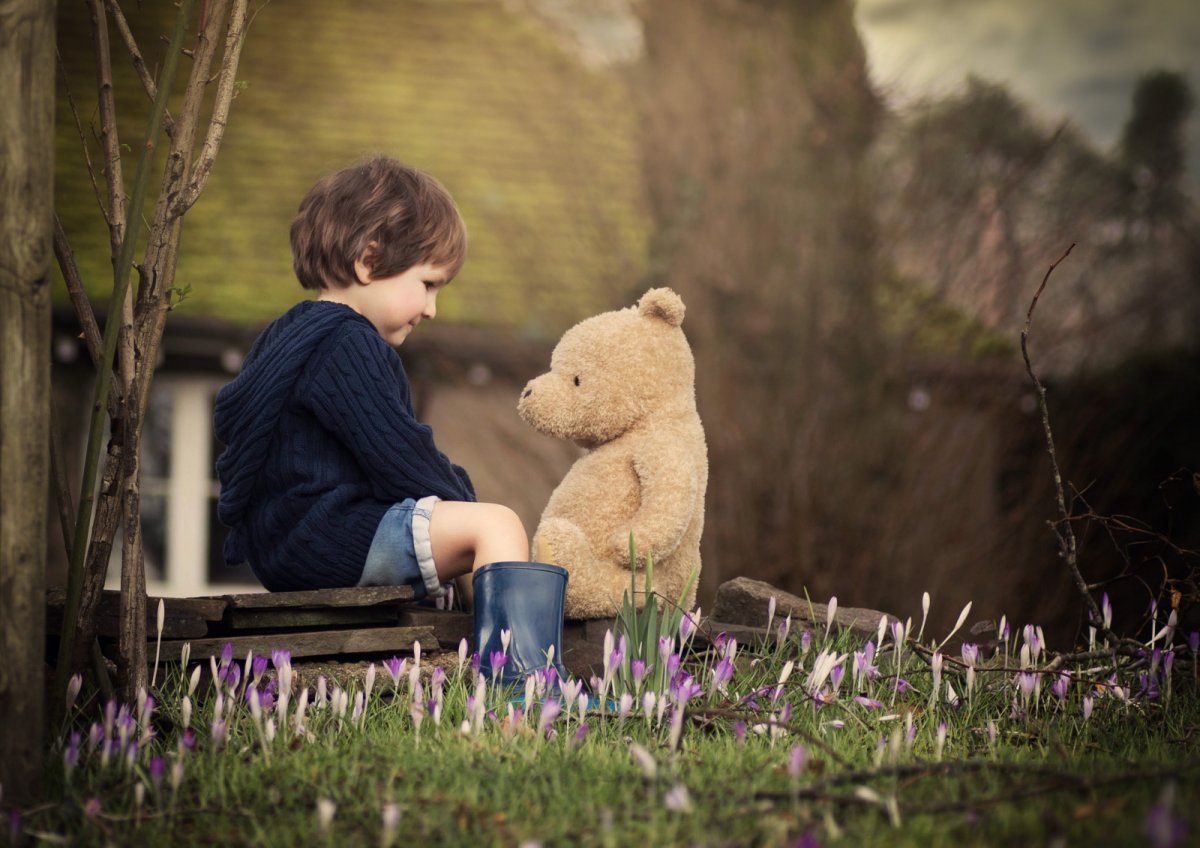 Мальчик с медвежонком