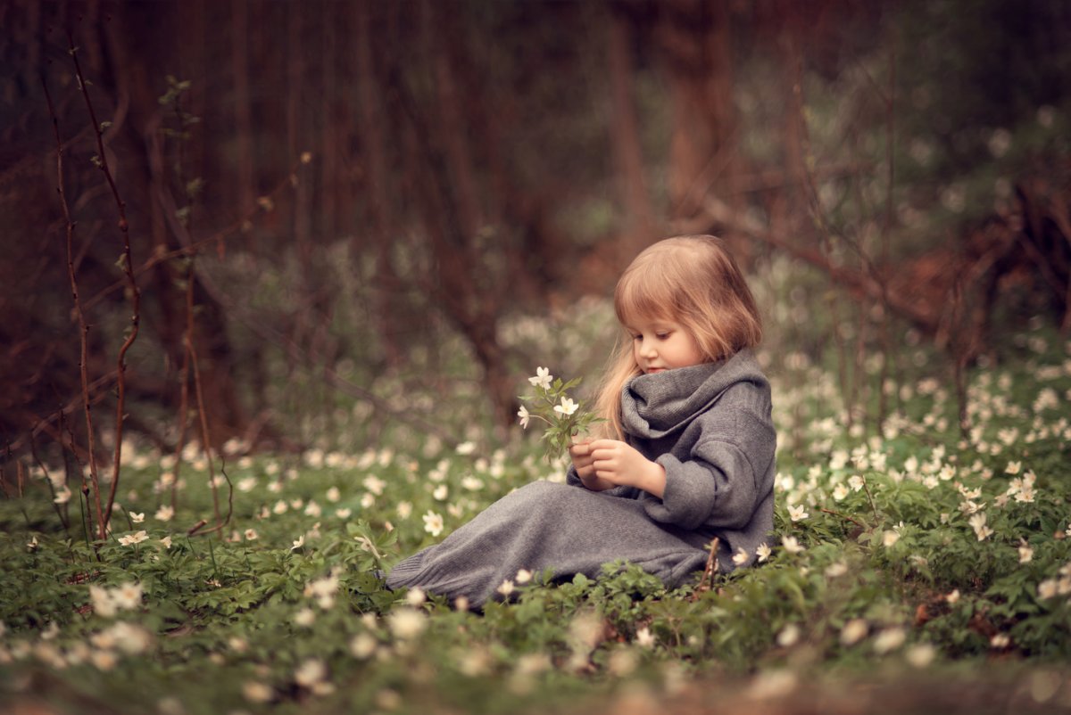 Девочка в лесу