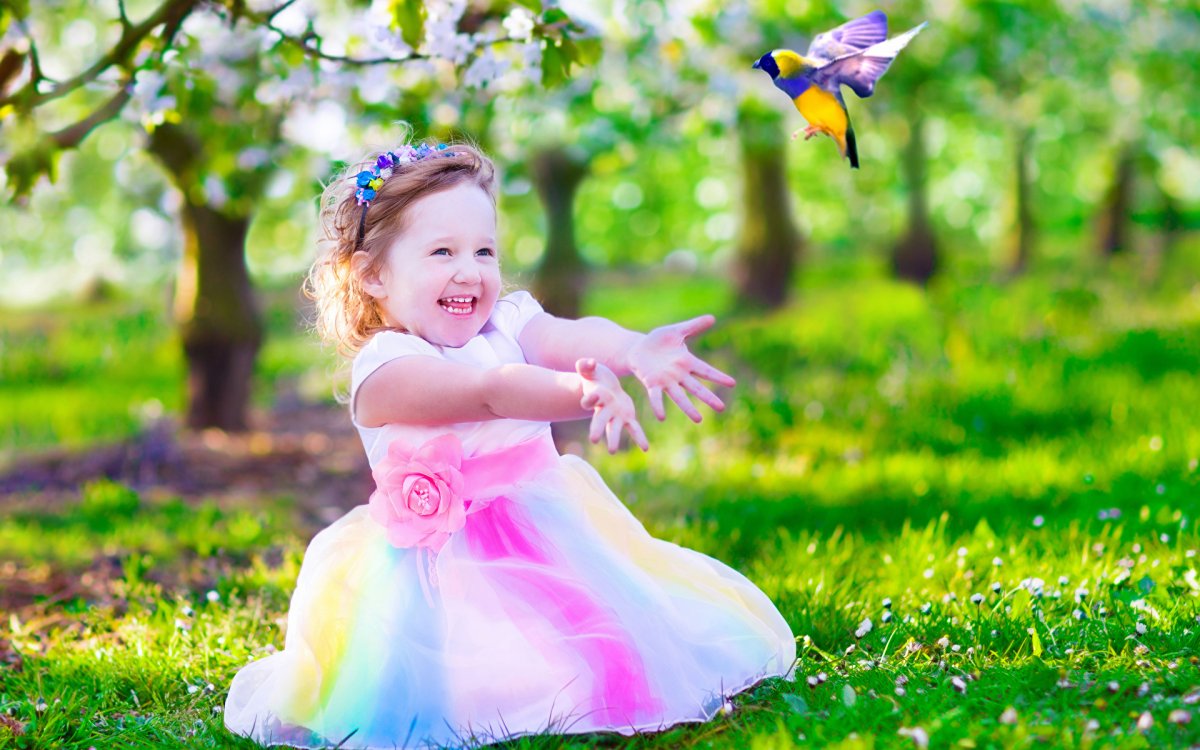 Ребенок радостный Весна