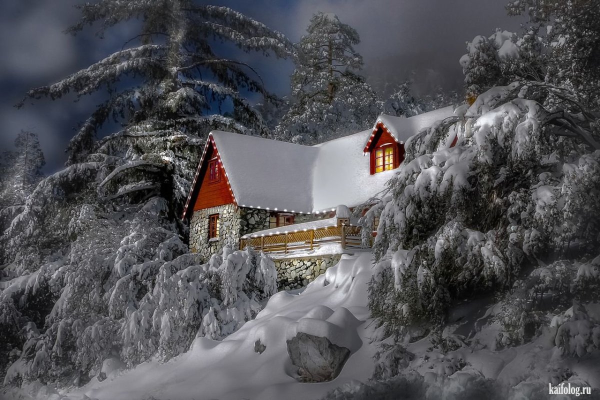 Сказочный зимний домик