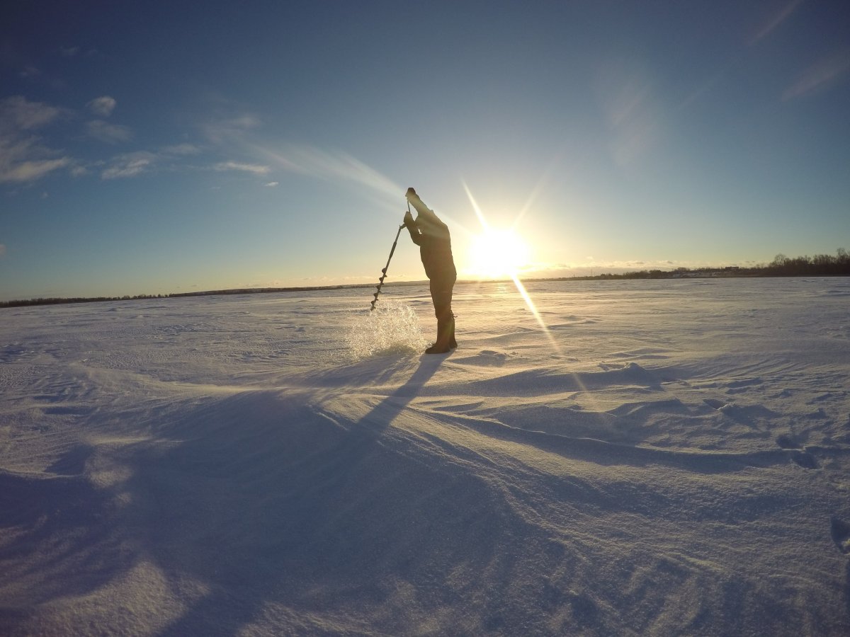 Лодка во льду