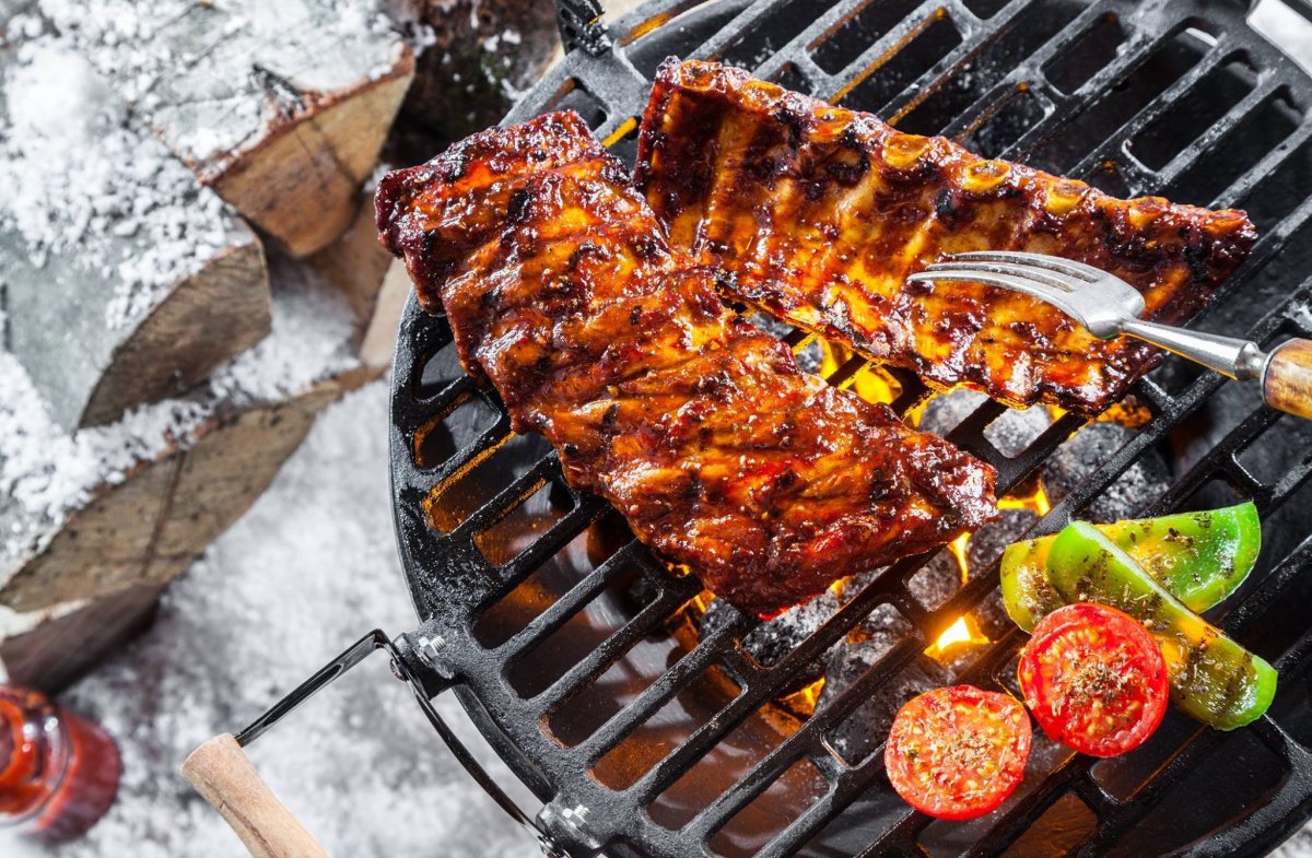 Мясо на мангале зимой