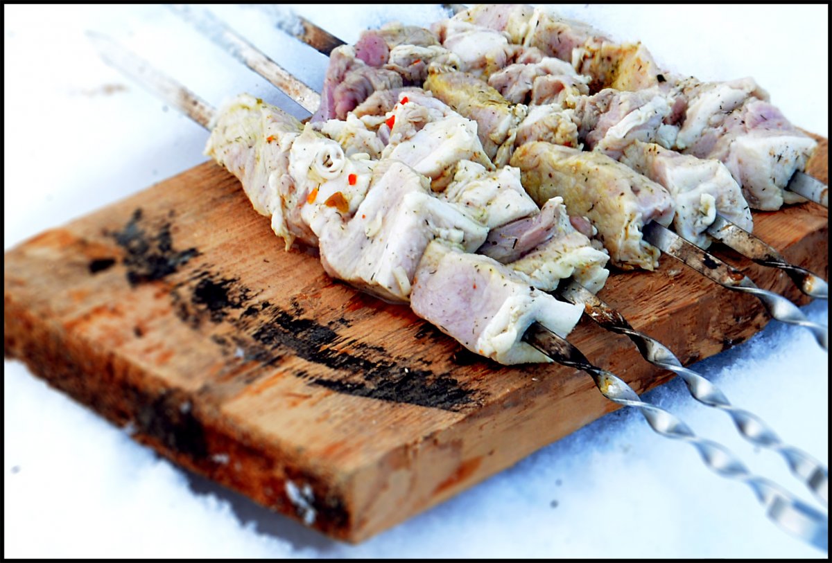 Костер зимой в лесу