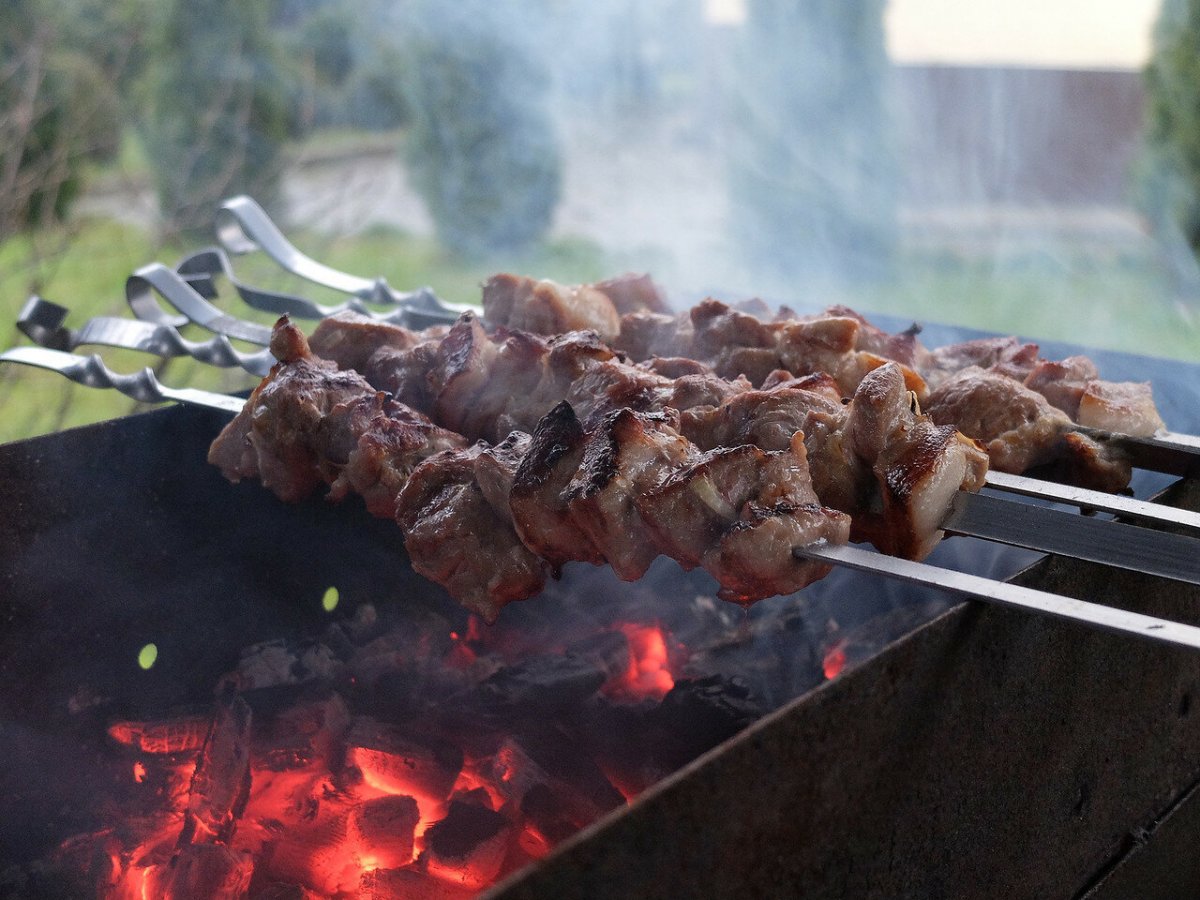 Грузинский шашлык на природе