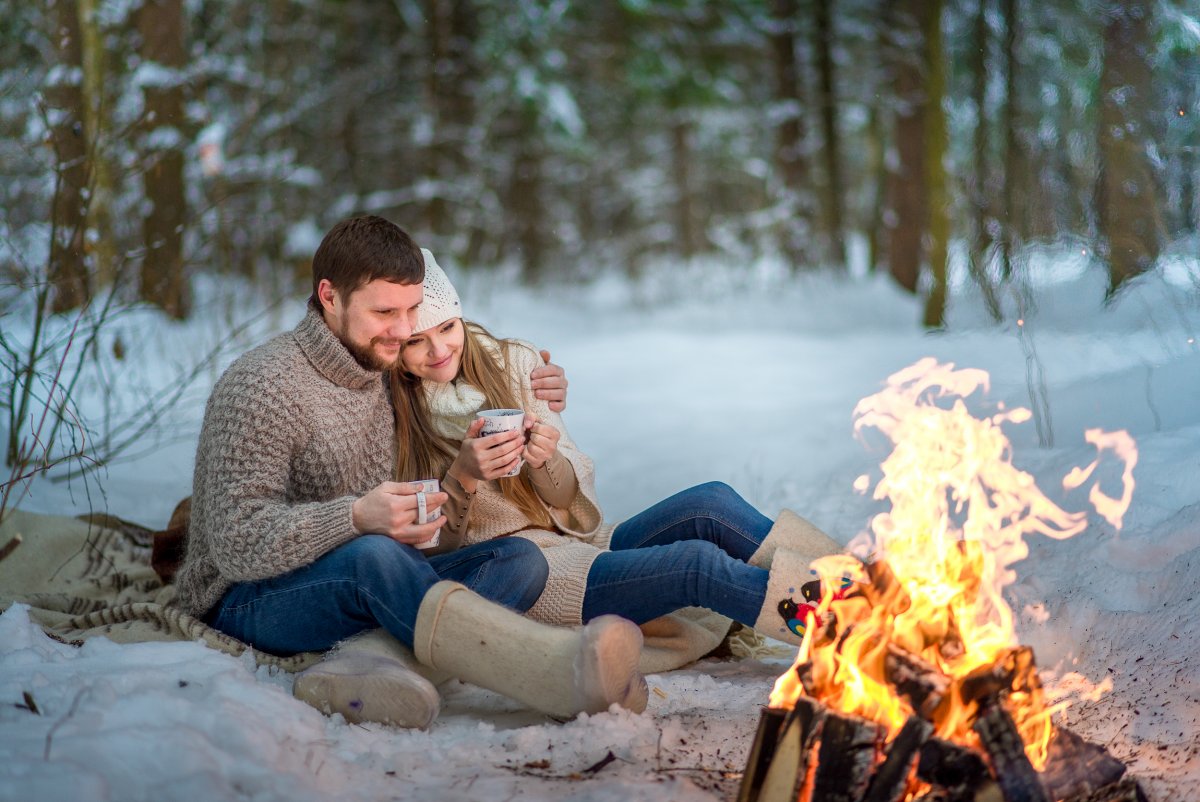 Красивый стол с шашлыком