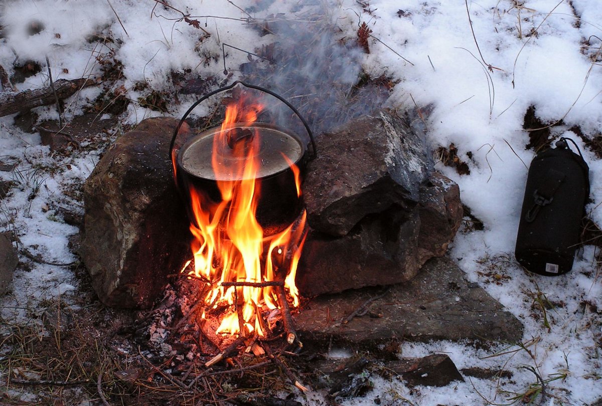 Шашлык на мангале зимой