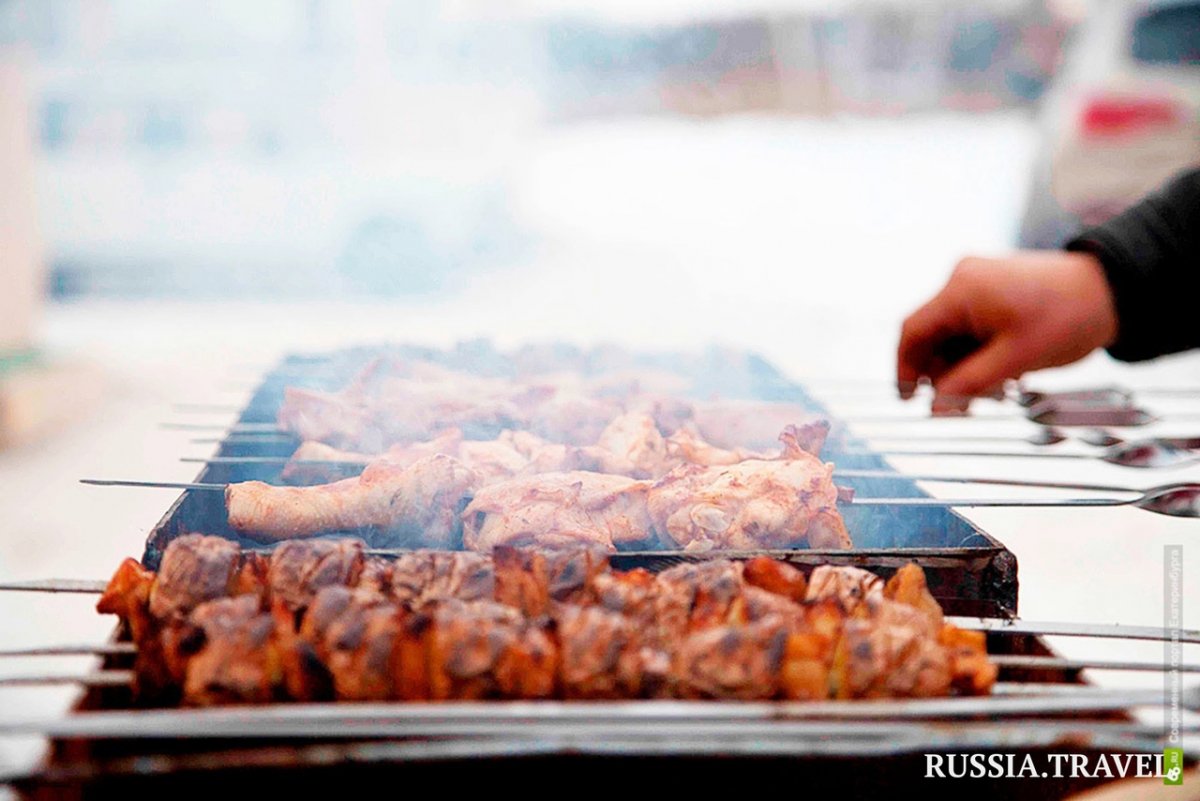 Шашлык на берегу озера