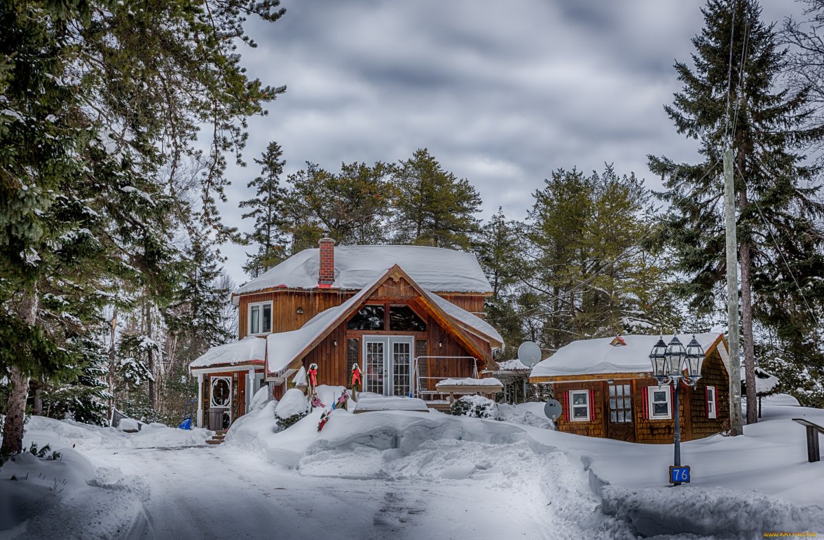 Домик зимой