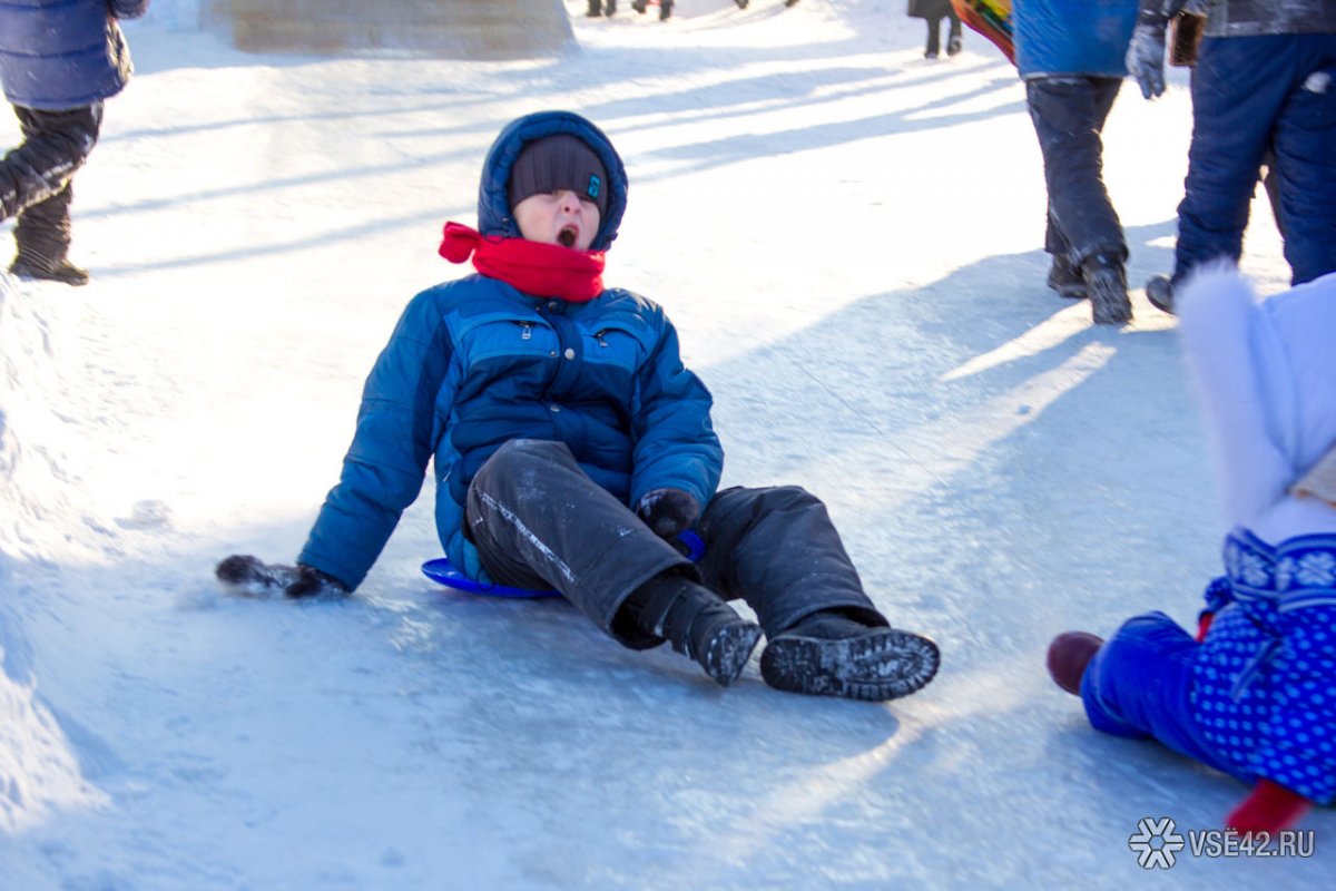 Санки, горки, прогулки зимой счастье