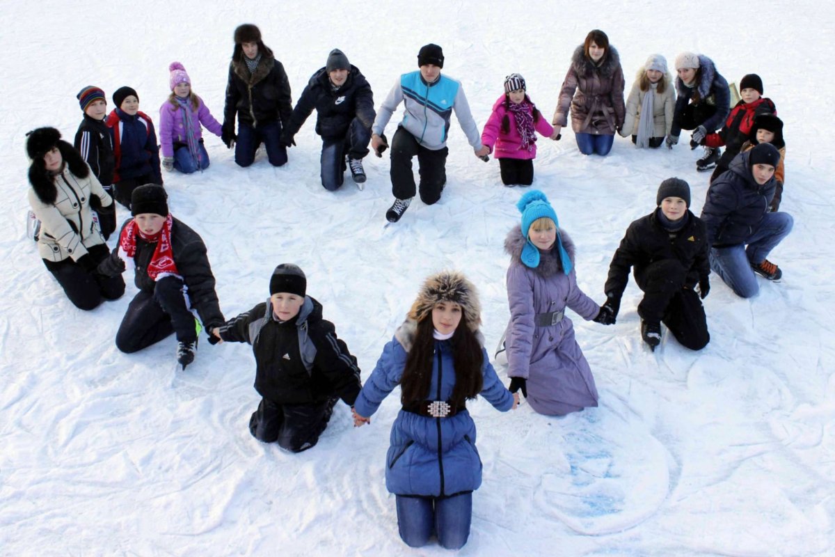 Катание на санках дети