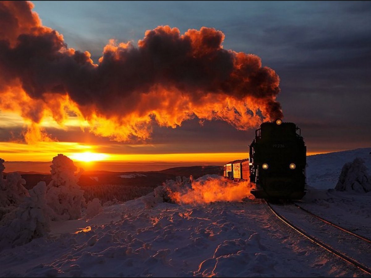 Паровоз ночью