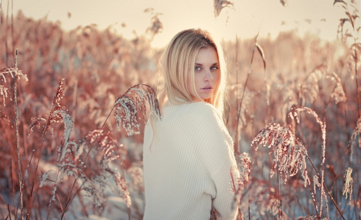 Клава Кока блондинка