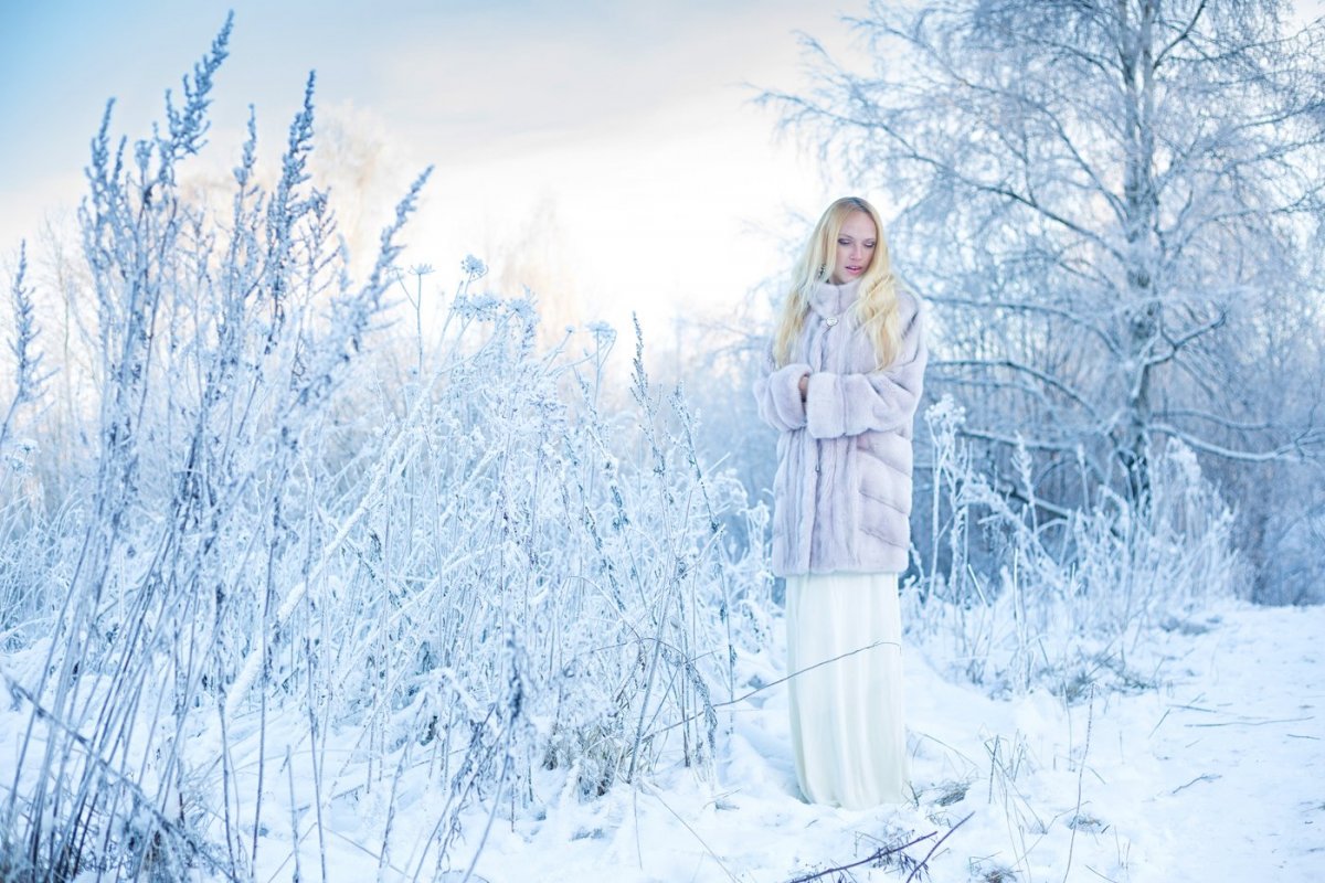 Фотосессия Снегурочка в лесу