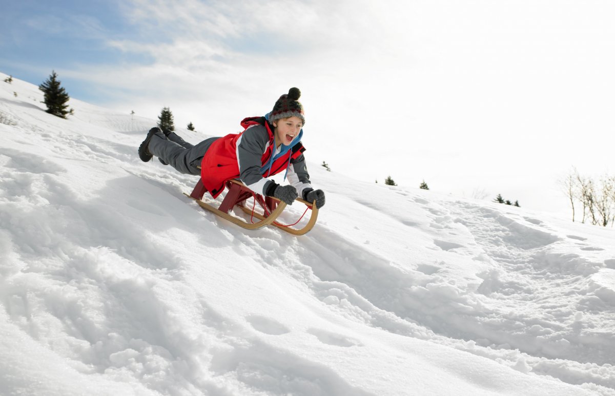 Катание с горки на санях