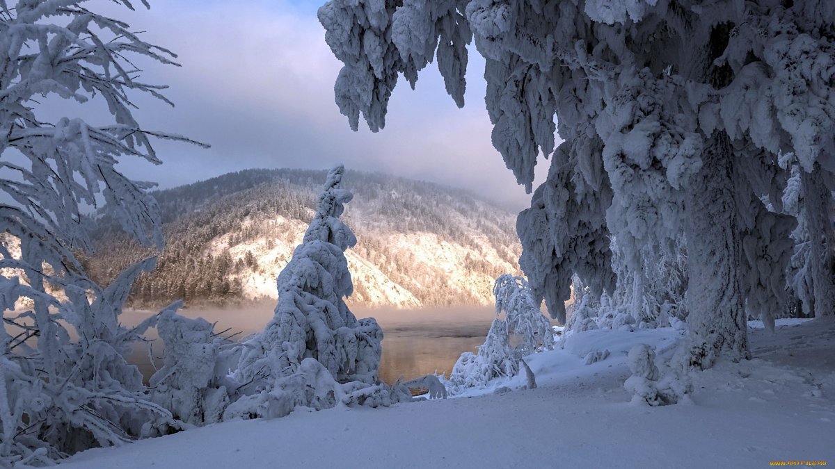 Река Енисей зимой