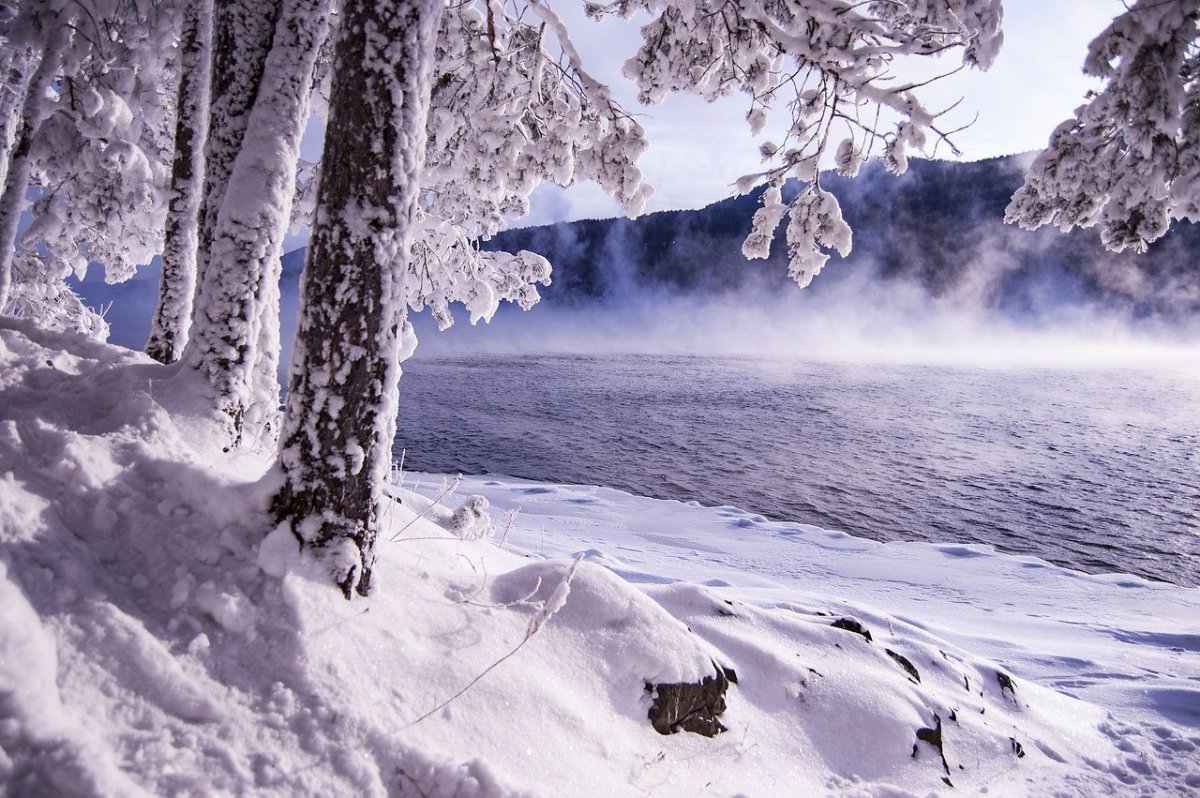 Суровый снег