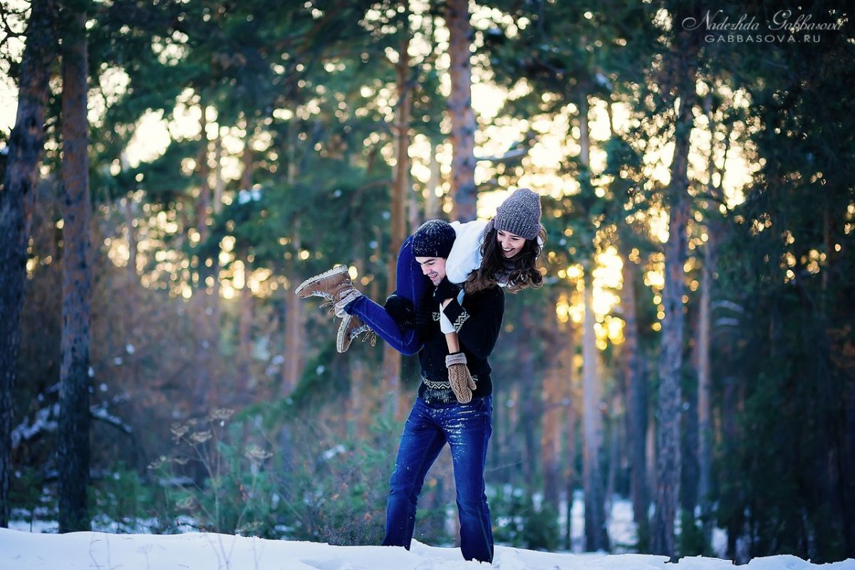 Фотосессия в лесу зимой пара