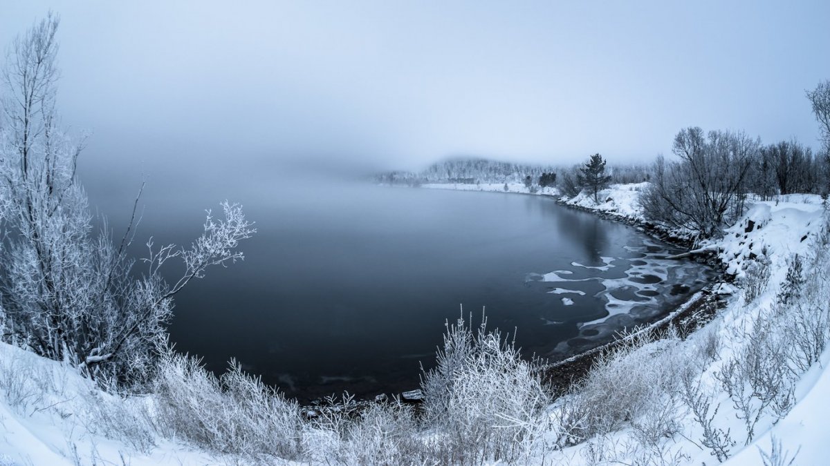 Зимний пейзаж на реке Ангара