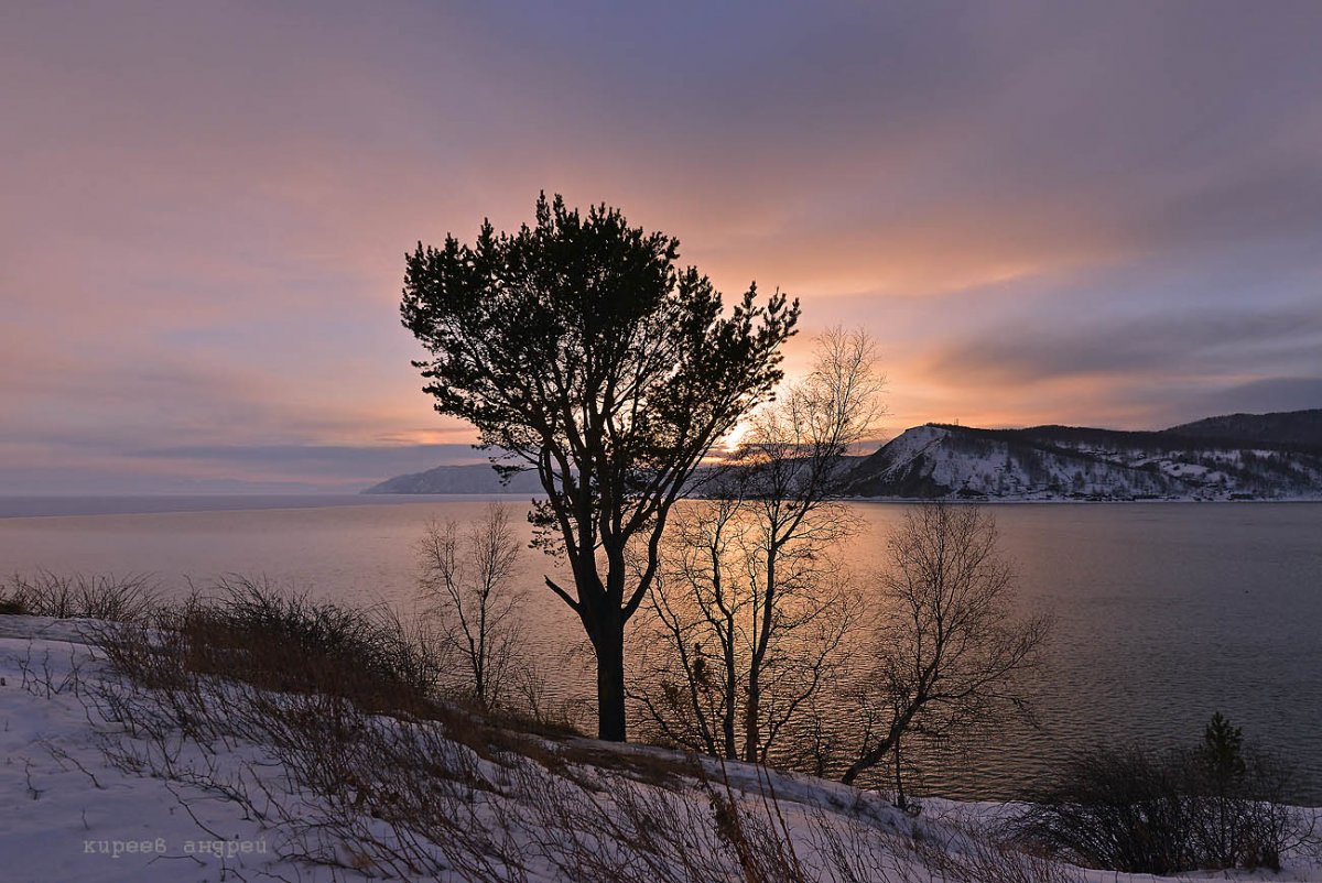 Вид на Байкал и Исток ангары зима