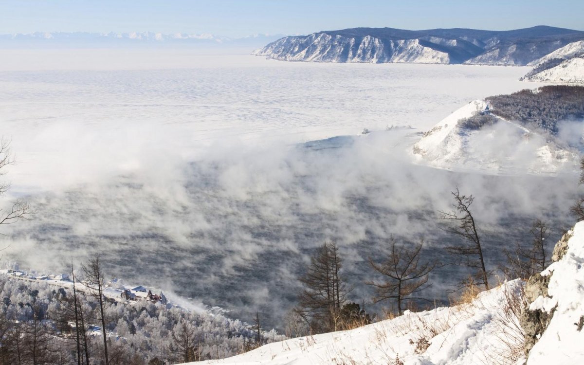 Вид на Ангару из Листвянки зимой