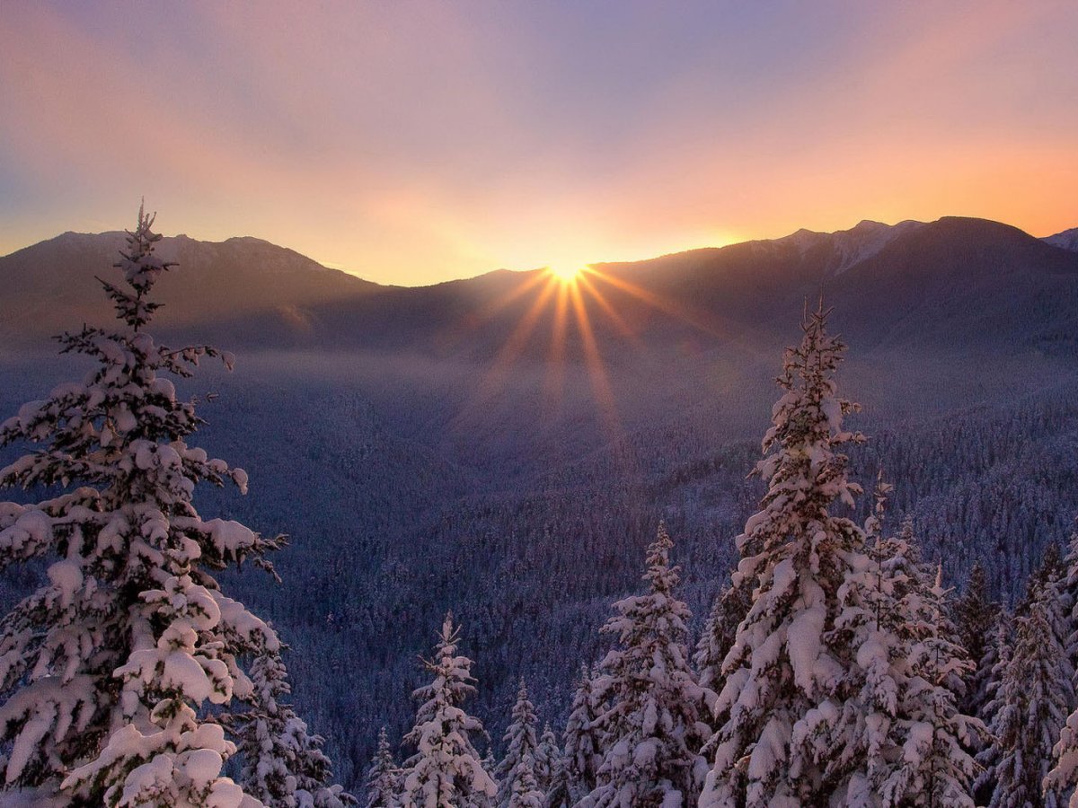Зимний рассвет в горах
