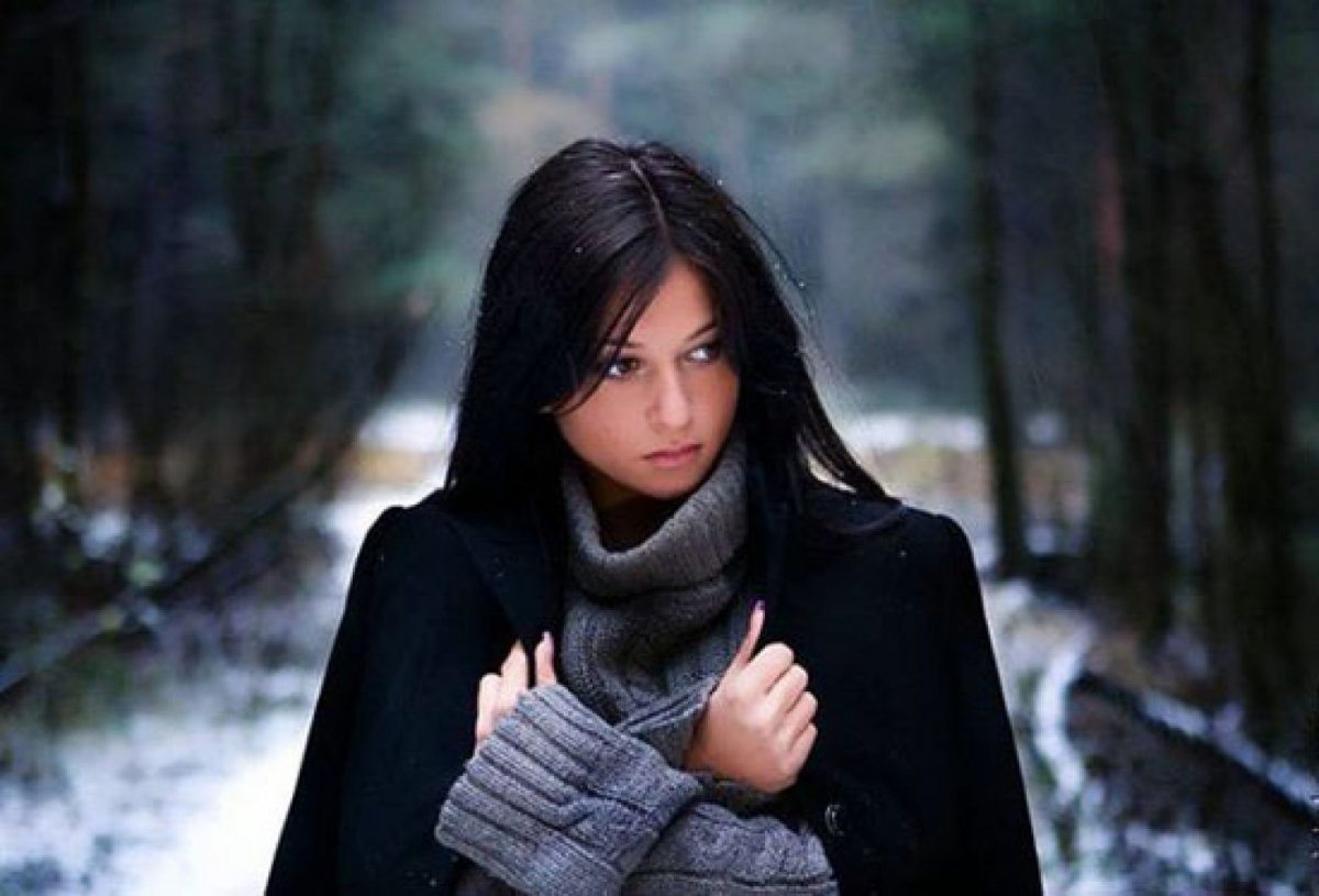 Красивые брюнетки зимой