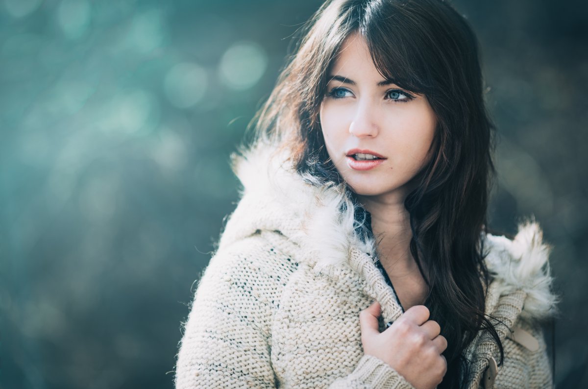 Зимняя фотосессия брюнетки