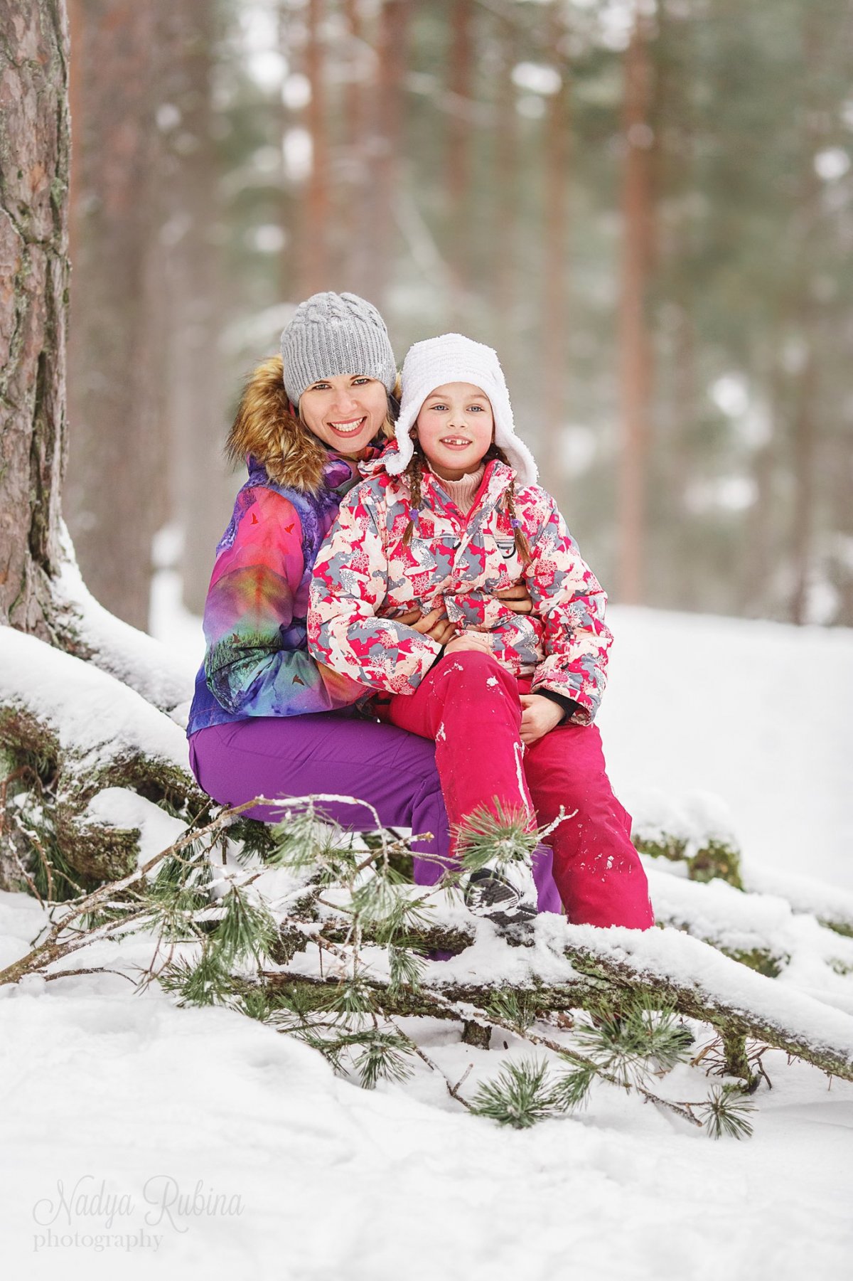 Зимняя фотосессия в лесу семейная