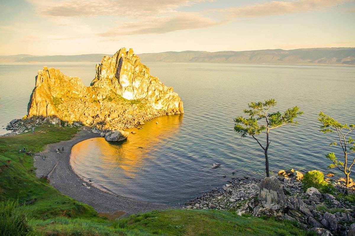 Скала Шаманка Ольхон столбы лето