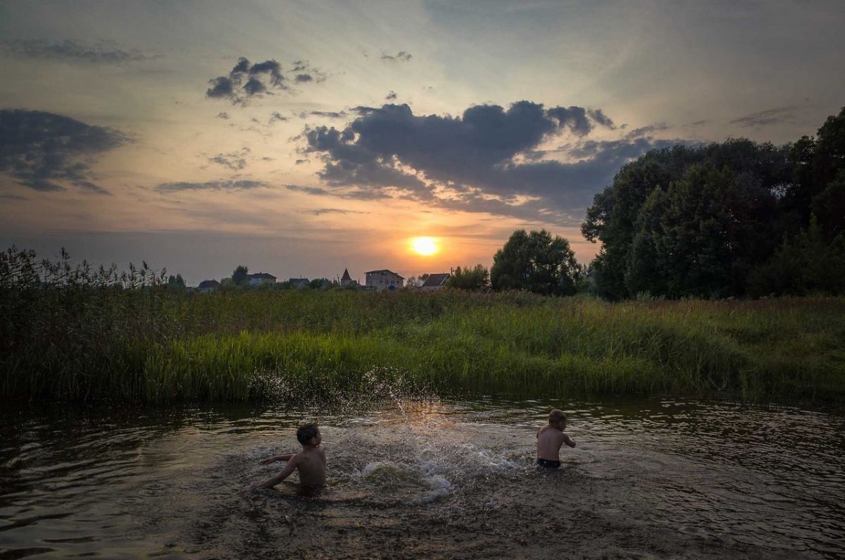 Купание вечером
