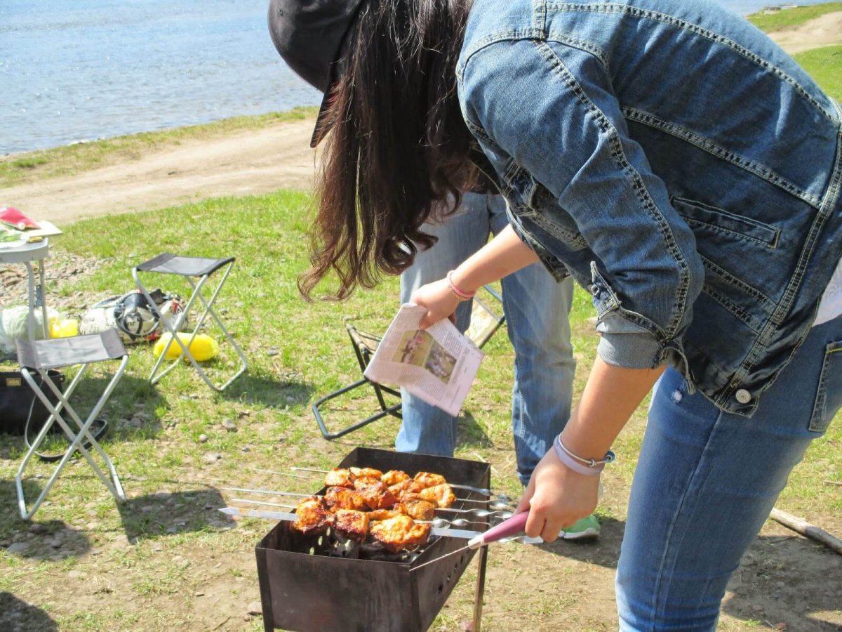 Шашлык на природе с девками