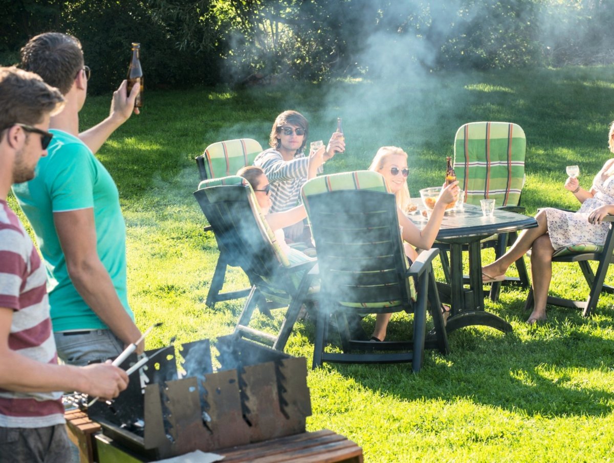 Шашлыки на даче летом