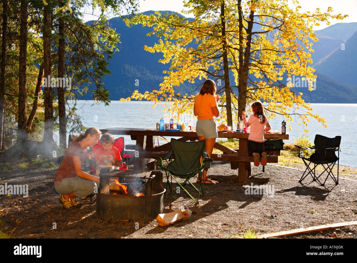 Барбекю у озера