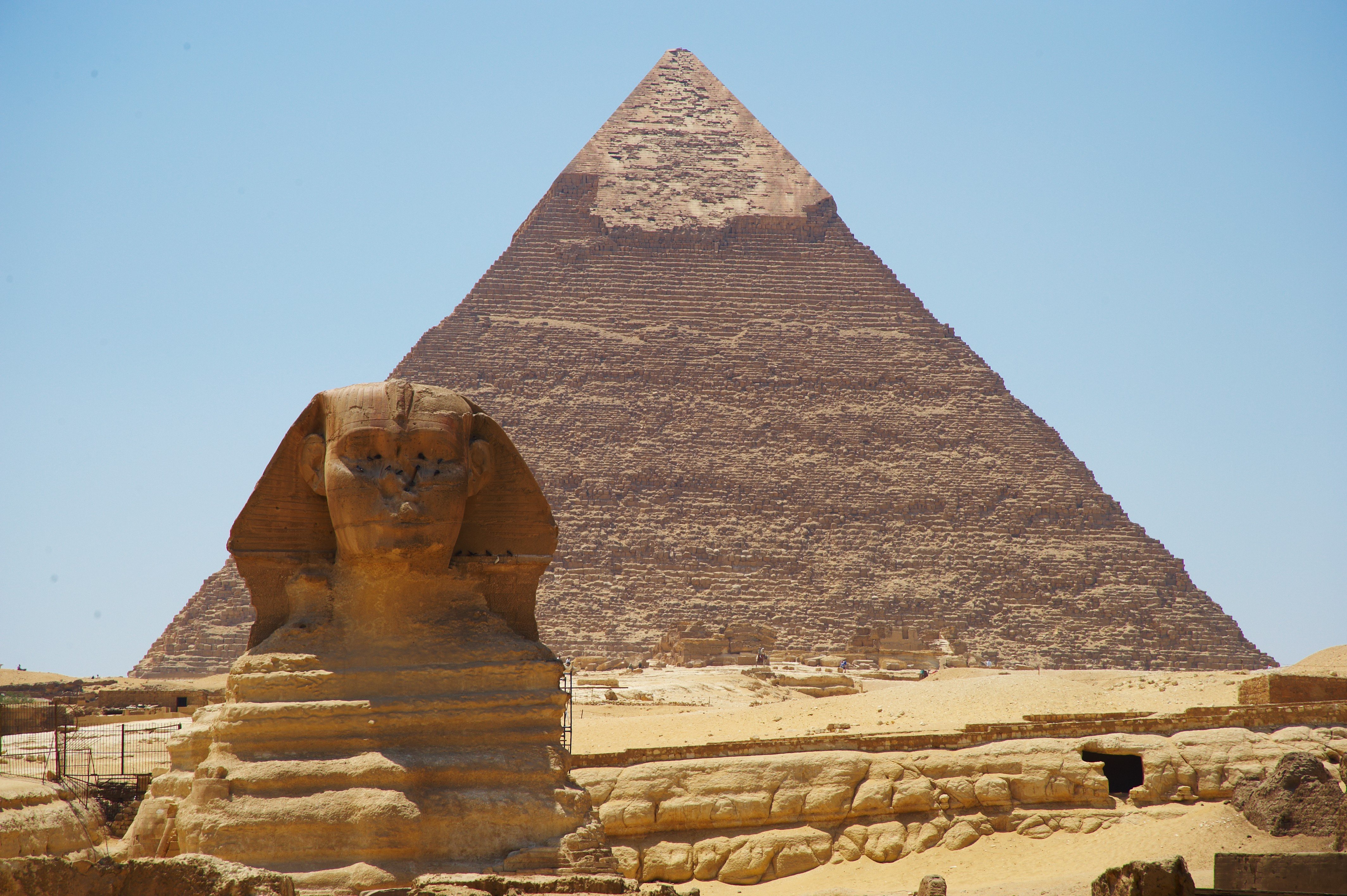 Пирамиды Хеопса и сфинкс арт