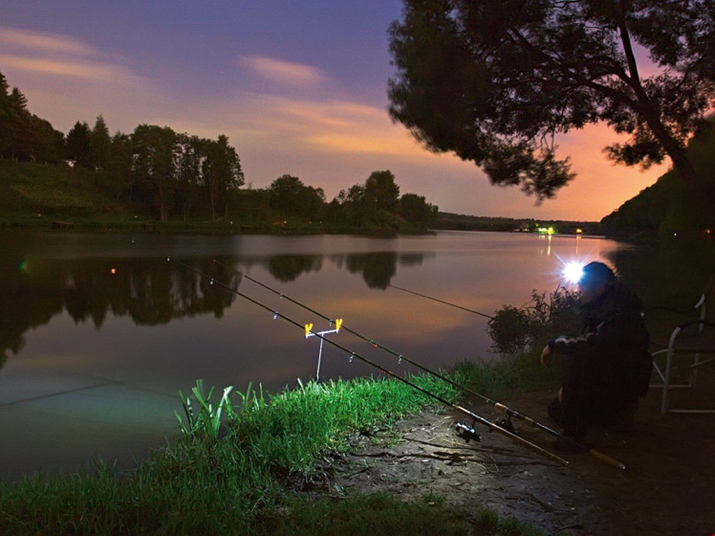 Время года ловли. Ночная рыбалка. Ночная рыбалка на реках. Летняя рыбалка. Освещение на рыбалке.