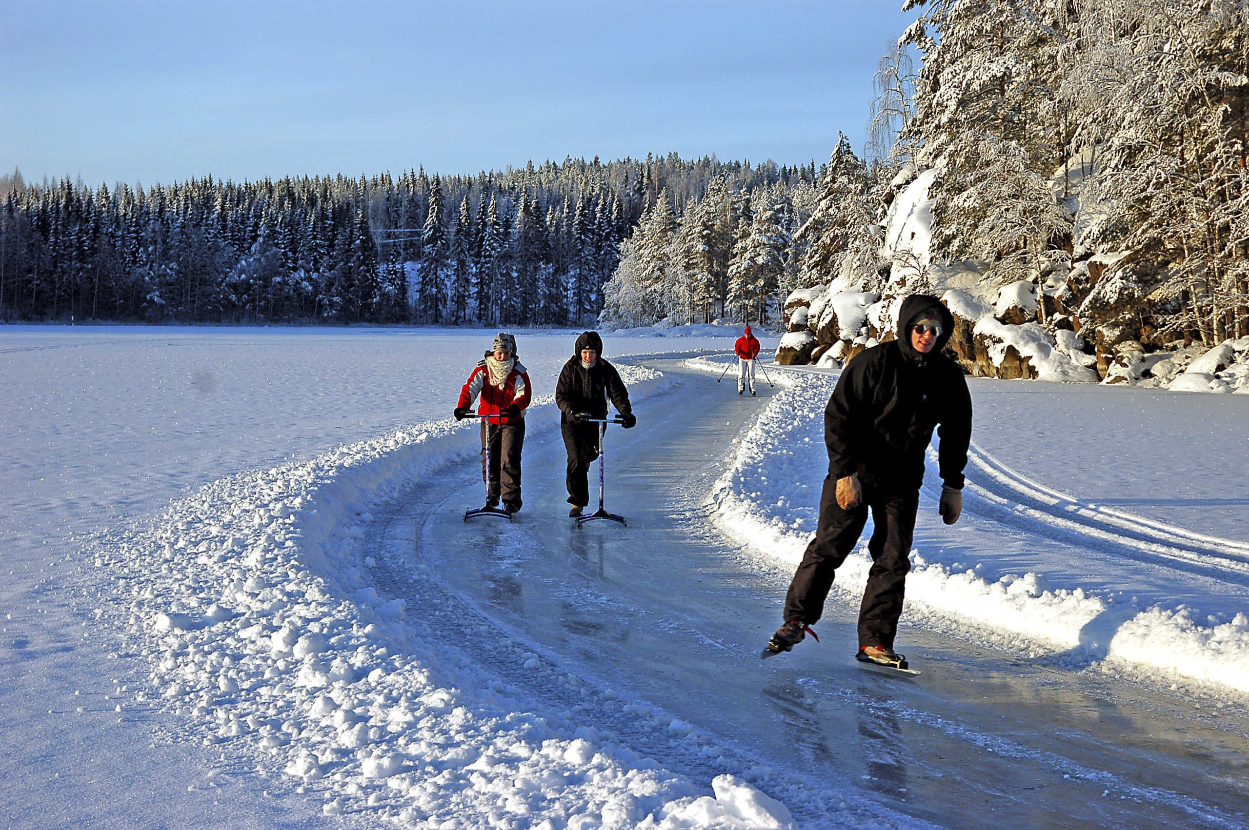 Бывают ли зимние. Озеро Сайма Финляндия зимой. Зимние развлечения. Зимний отдых. Путешествие зимой.