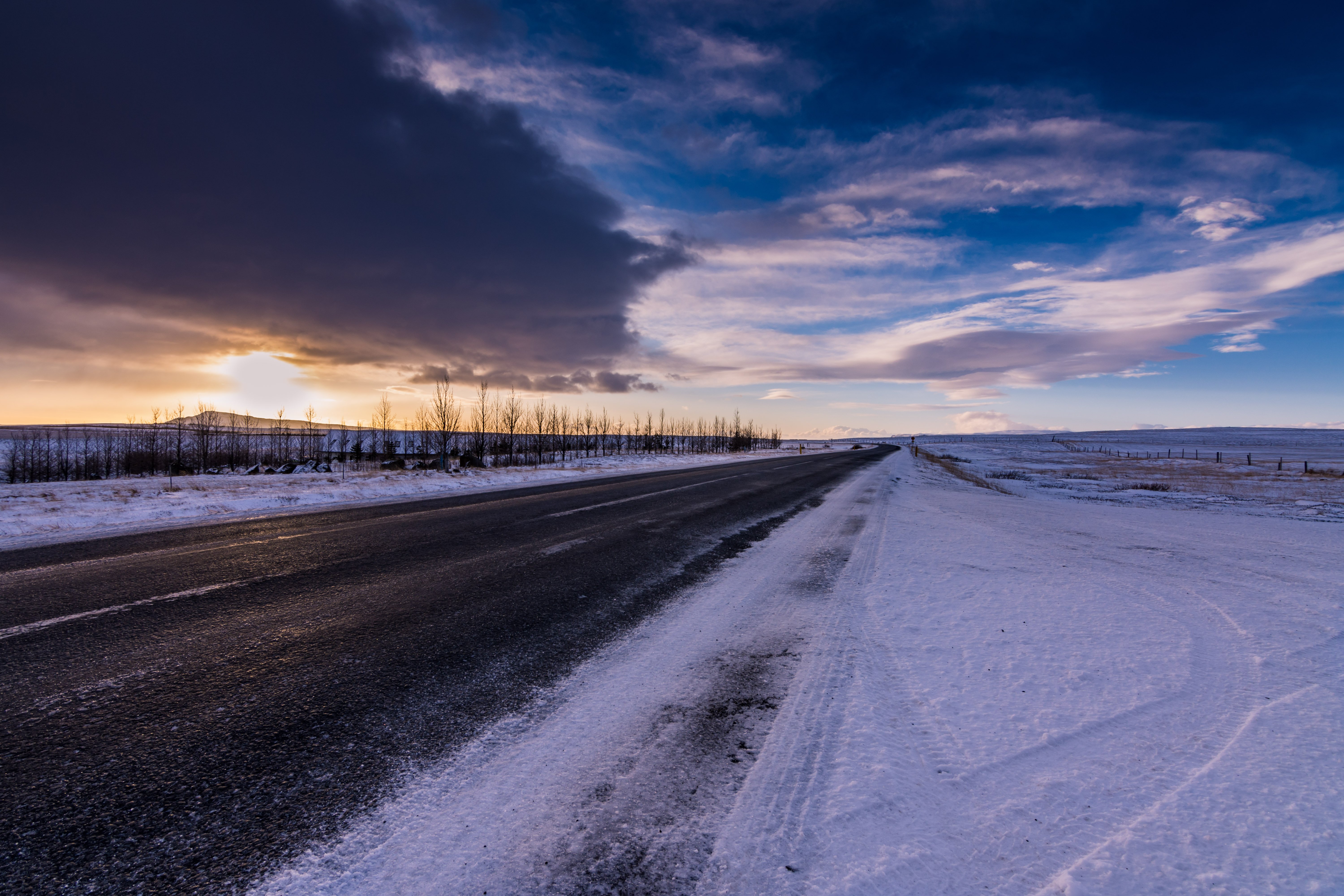 Дорога без снега. Обочина зимой. Зима дорога. Заснеженная дорога. Снег на дороге.