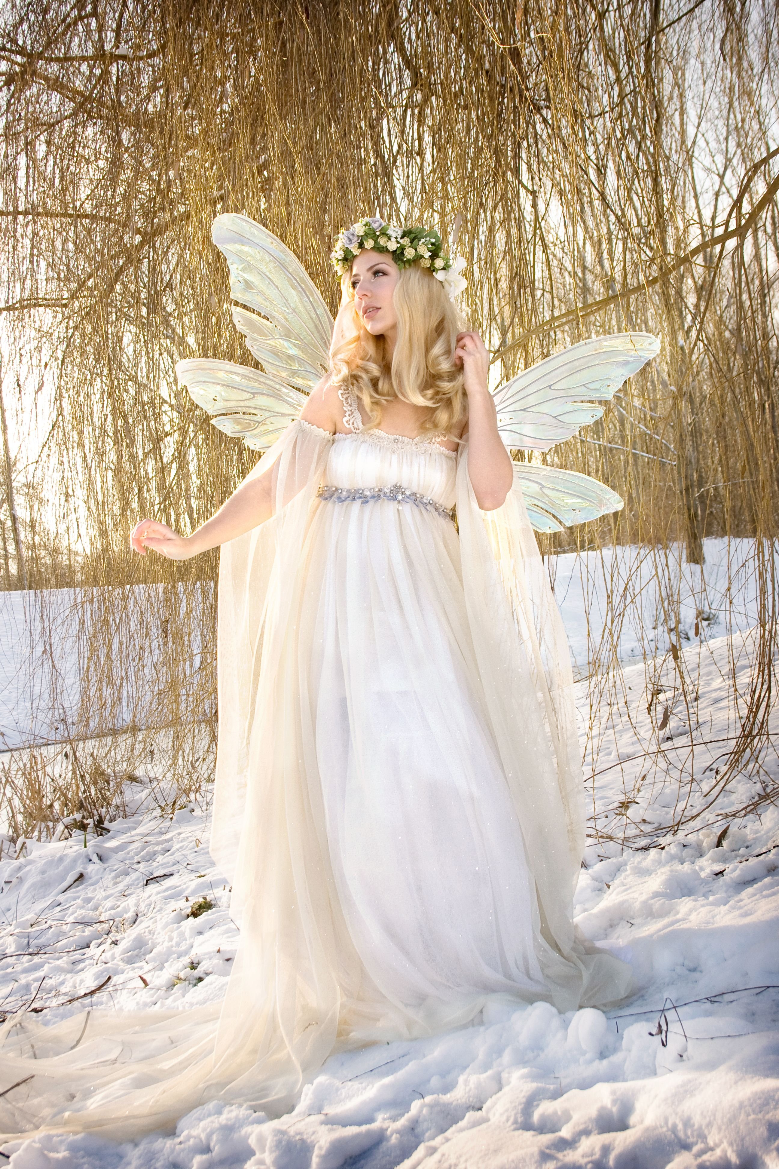 Ангел в белом платье. Ангелы и феи. Образ сказочной феи. Красивое зимнее платье феи. Образ ангела.