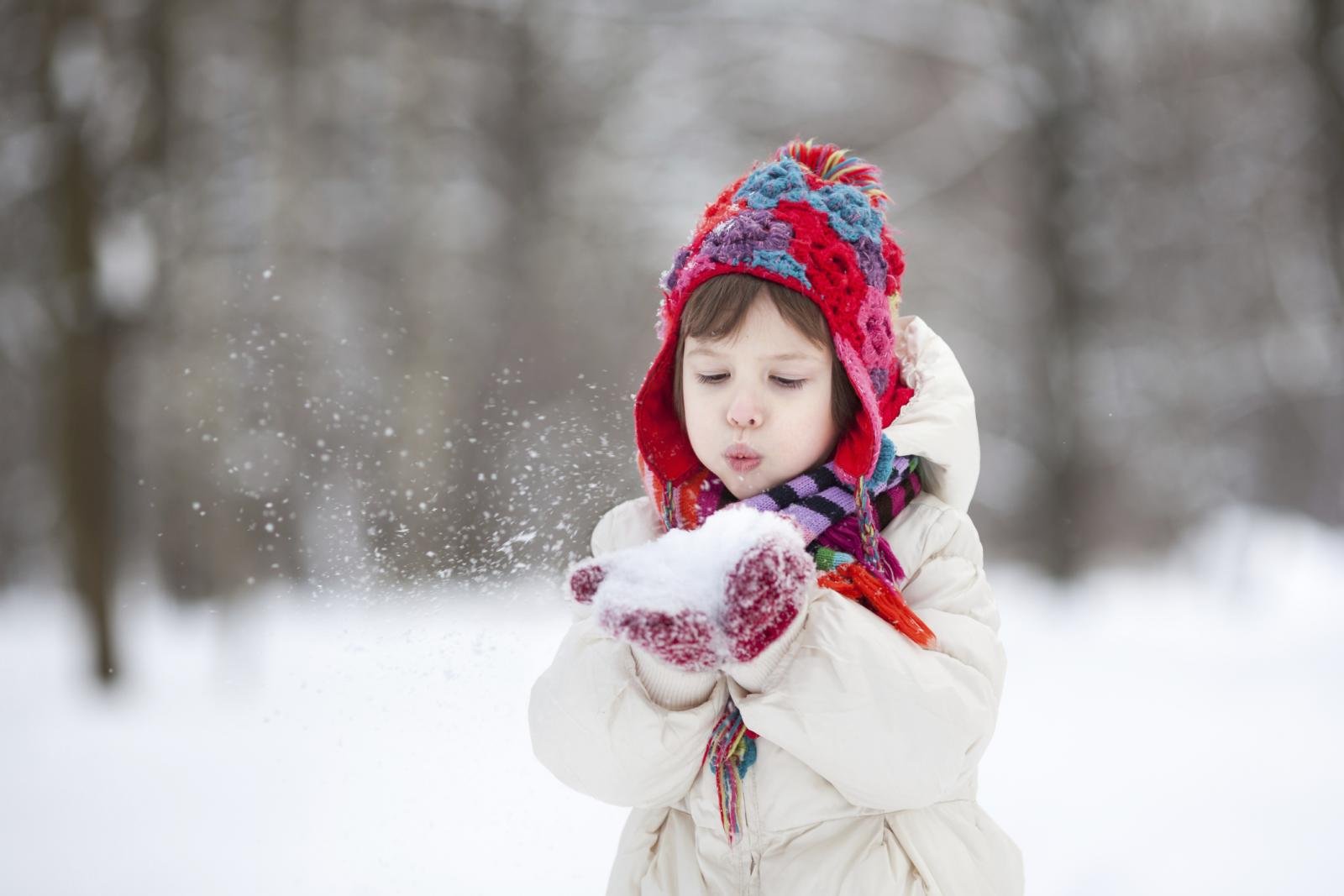 Зимние фото ребенка. Дети зимой. Девочка зима. Дети в снегу. Детская фотосессия зимой.