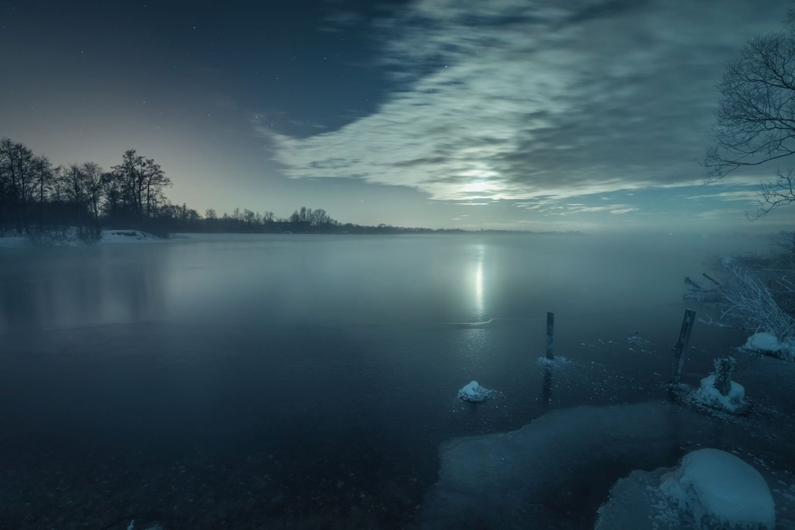 Night lake. Лунная ночь. Озеро ночью. Река ночью. Луна река.