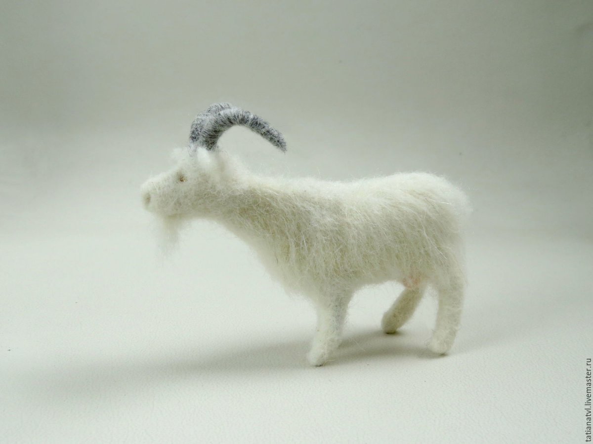 Козлик игрушка из шерсти