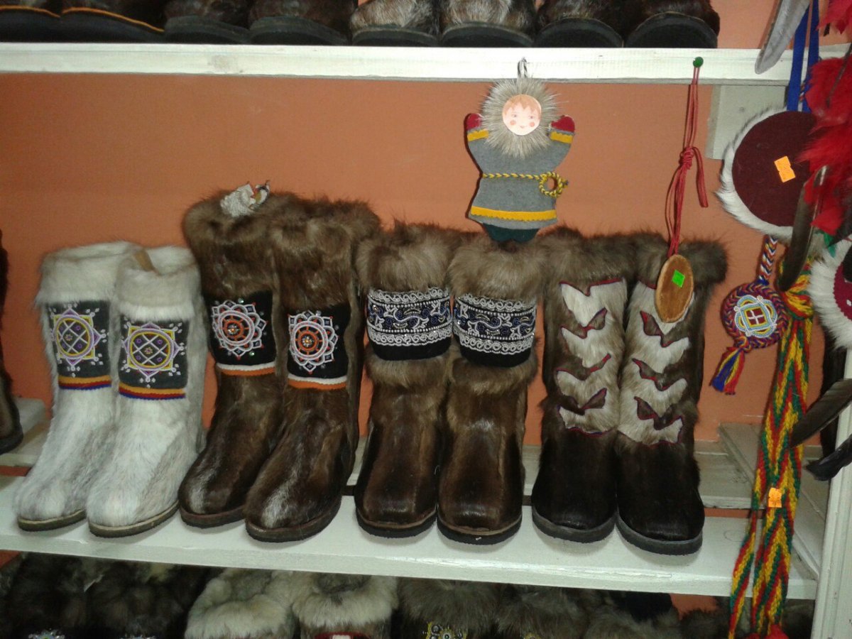 Бурки с оленьей шкуры