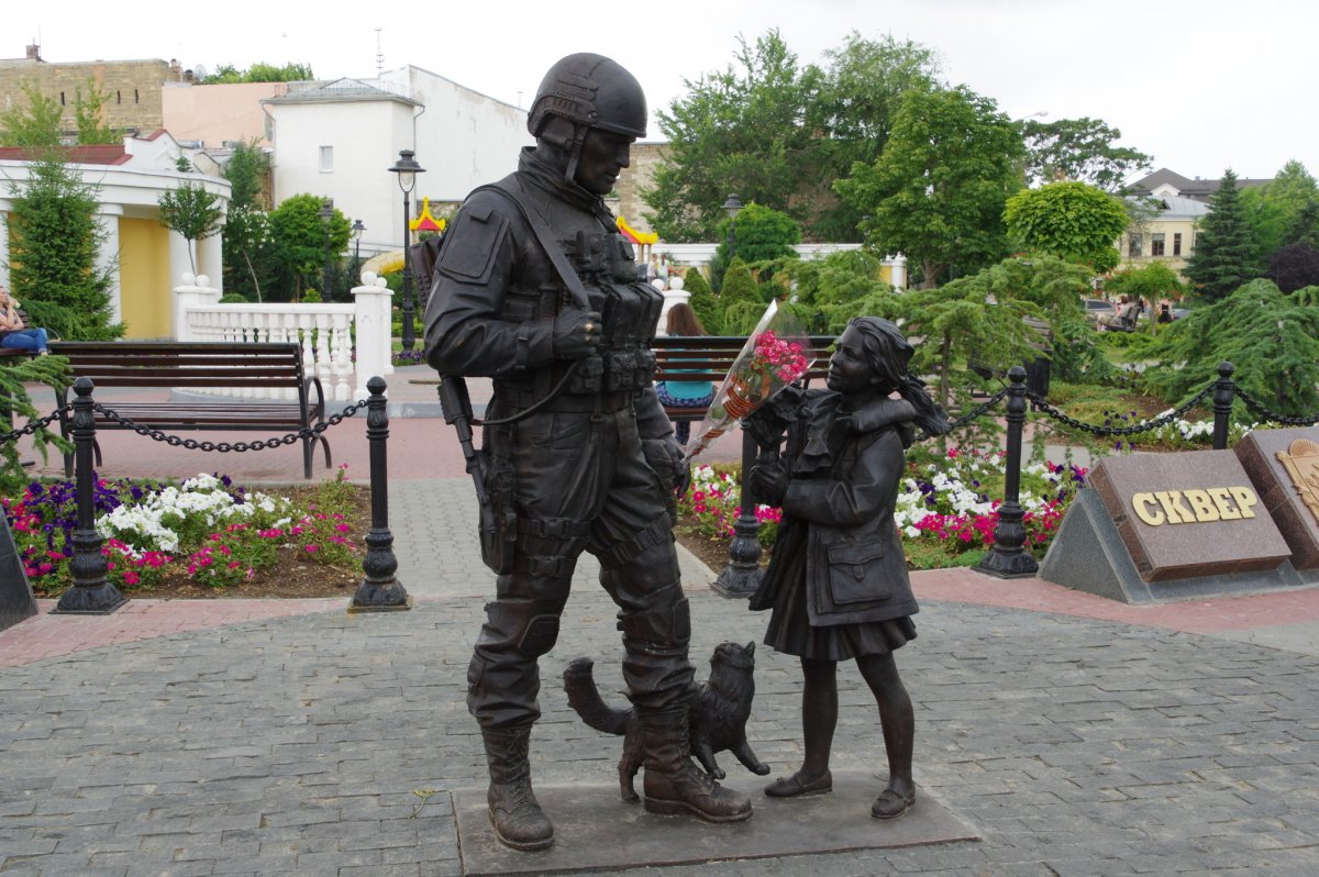 Памятник вежливым людям (Симферополь)