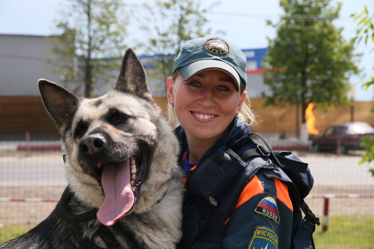 Спасатели кинологи МЧС
