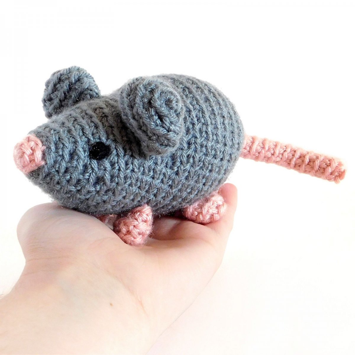 Маленькие вязаные мышки