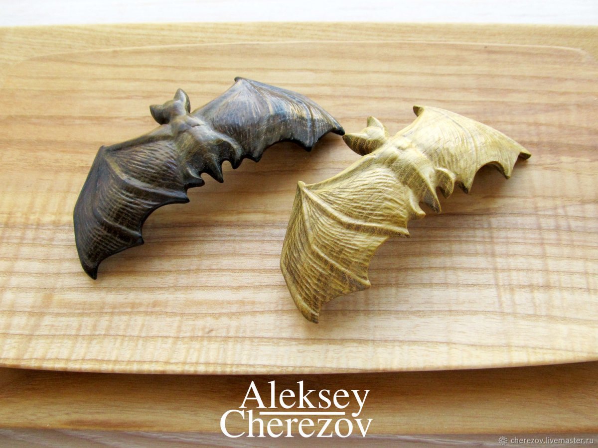 Заколка летучая мышь