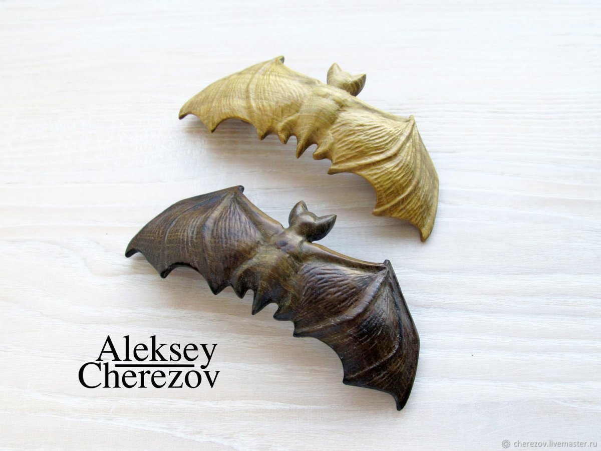 Заколка летучая мышь