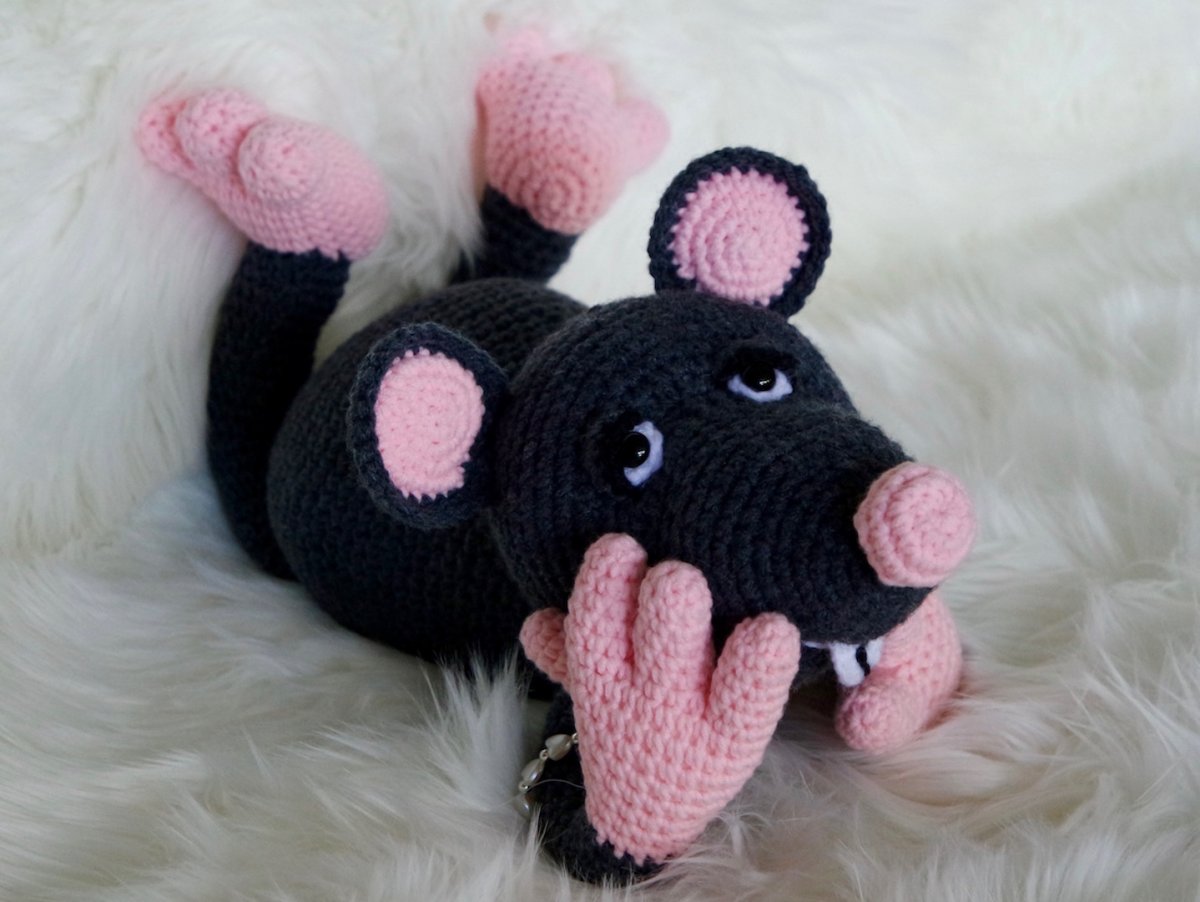 Мышь черная вязать