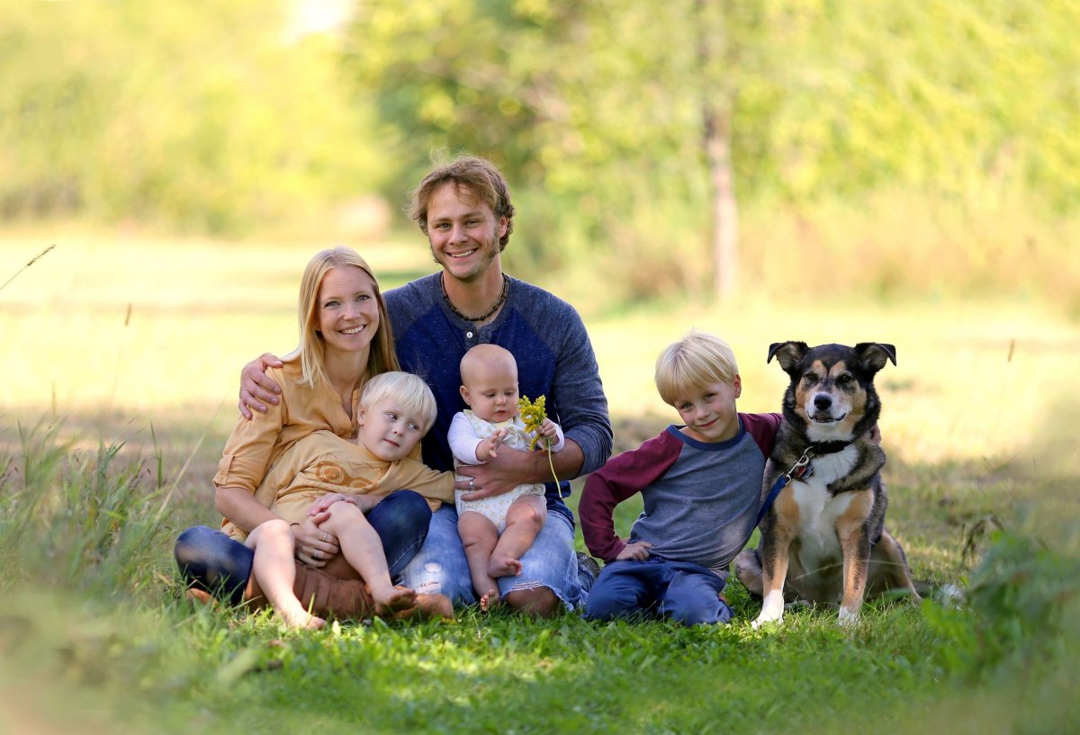 Идеальная семья с собакой